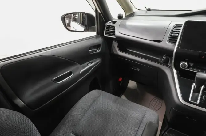 Nissan Serena V (C27) с пробегом 2016 года, цена 1 619 000 рублей, 215000 км, минивэн, Автокод Объявления