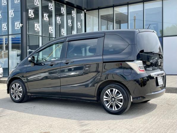 Honda Freed I Рестайлинг с пробегом 2012 года, цена 990 000 рублей, 127000 км, компактвэн, Автокод Объявления