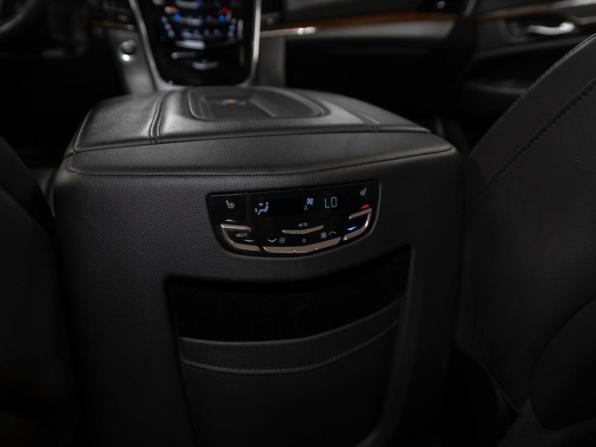 Cadillac Escalade IV с пробегом 2019 года, цена 4 750 000 рублей, 165232 км, внедорожник, Автокод Объявления