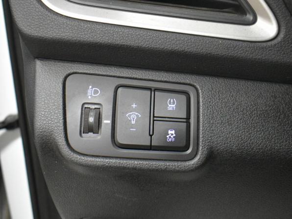 Hyundai Solaris II с пробегом 2017 года, цена 799 000 рублей, 288312 км, седан, Автокод Объявления