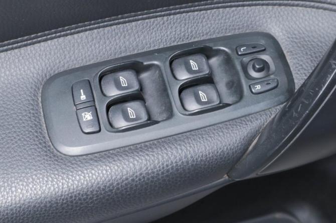 Volvo S60 I Рестайлинг с пробегом 2008 года, цена 649 000 рублей, 437000 км, седан, Автокод Объявления