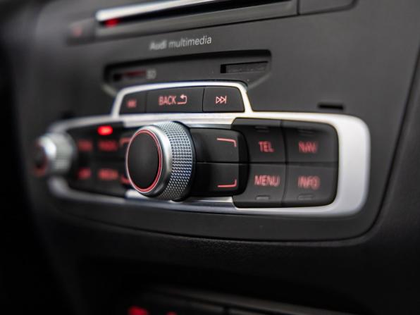 Audi Q3 I (8U) Рестайлинг с пробегом 2015 года, цена 1 898 000 рублей, 109649 км, внедорожник, Автокод Объявления