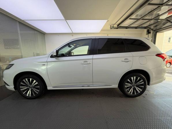 Mitsubishi Outlander III Рестайлинг 3 с пробегом 2022 года, цена 2 500 000 рублей, 48306 км, внедорожник, Автокод Объявления