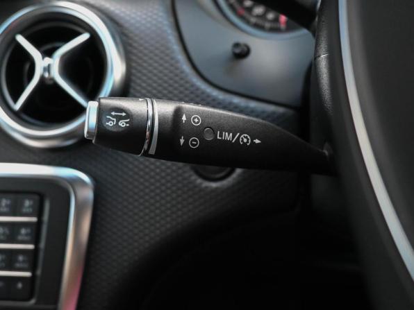 Mercedes-Benz A-Класс III (W176) Рестайлинг с пробегом 2017 года, цена 1 599 000 рублей, 50169 км, хэтчбек, Автокод Объявления