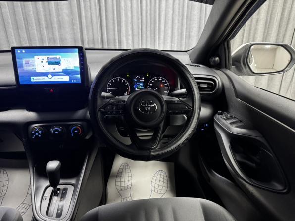 Toyota Yaris IV с пробегом 2021 года, цена 1 380 000 рублей, 103149 км, хэтчбек, Автокод Объявления
