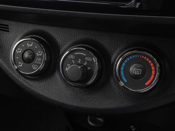 Toyota Vitz III (XP130) Рестайлинг 2 с пробегом 2018 года, цена 990 000 рублей, 98966 км, хэтчбек, Автокод Объявления