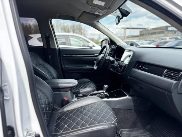 Mitsubishi Outlander III Рестайлинг 3 с пробегом 2022 года, цена 2 700 000 рублей, 49547 км, внедорожник, Автокод Объявления