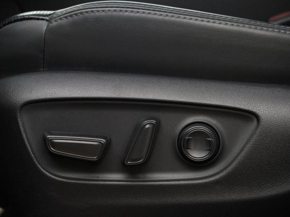 Toyota Land Cruiser 300 Series с пробегом 2023 года, цена 12 699 000 рублей, 26744 км, внедорожник, Автокод Объявления