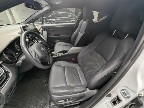Toyota C-HR I Рестайлинг с пробегом 2022 года, цена 2 897 000 рублей, 54094 км, внедорожник, Автокод Объявления