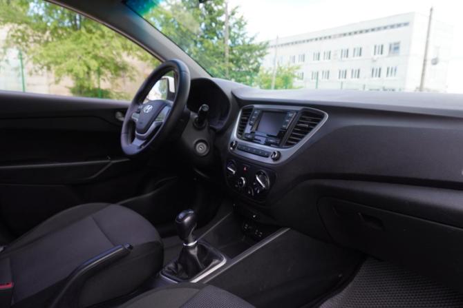 Hyundai Solaris II с пробегом 2017 года, цена 835 000 рублей, 223771 км, седан, Автокод Объявления
