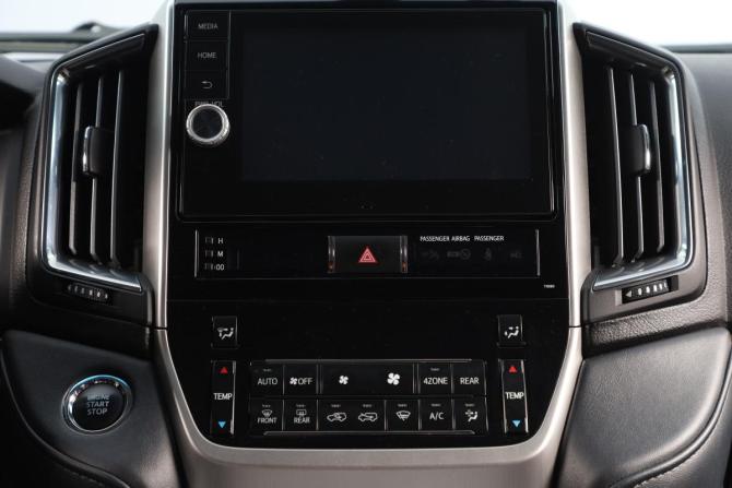 Toyota Land Cruiser 200 Series Рестайлинг 2 с пробегом 2018 года, цена 73 000 000 рублей, 80000 км, внедорожник, Автокод Объявления