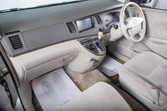Toyota ISis I Рестайлинг с пробегом 2009 года, цена 1 229 000 рублей, 135000 км, компактвэн, Автокод Объявления