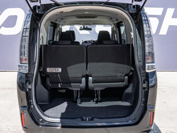 Toyota Voxy III (R80) с пробегом 2014 года, цена 1 666 000 рублей, 135235 км, минивэн, Автокод Объявления