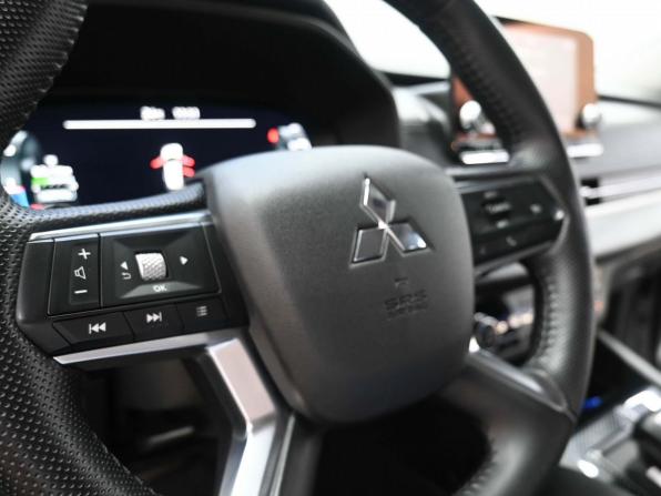 Mitsubishi Outlander IV с пробегом 2022 года, цена 4 249 900 рублей, 45125 км, внедорожник, Автокод Объявления