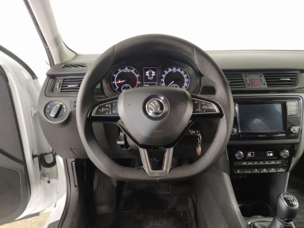 Skoda Rapid I Рестайлинг с пробегом 2017 года, цена 820 000 рублей, 212000 км, лифтбек, Автокод Объявления