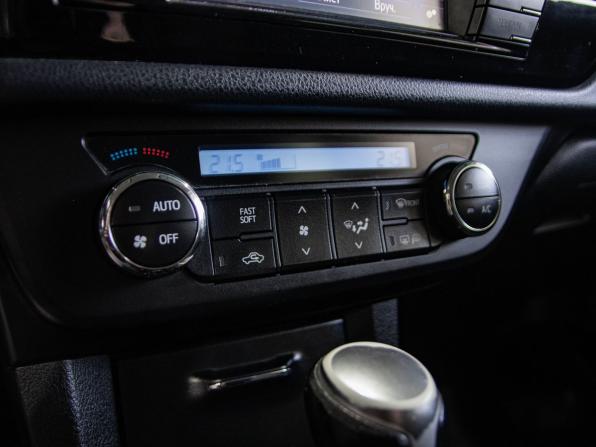Toyota Corolla XI (E160 E170 E180) с пробегом 2013 года, цена 1 079 000 рублей, 178000 км, седан, Автокод Объявления