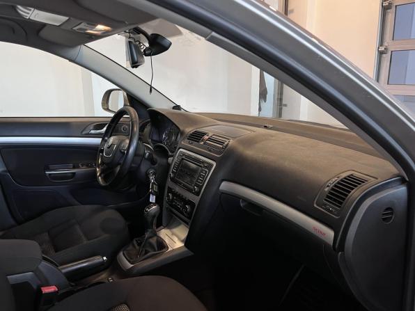 Skoda Octavia II (A5) Рестайлинг с пробегом 2011 года, цена 1 080 000 рублей, 316707 км, универсал, Автокод Объявления
