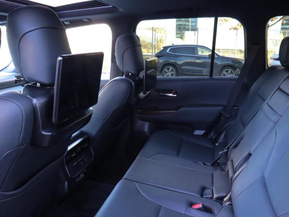 Toyota Land Cruiser 300 Series с пробегом 2022 года, цена 9 378 000 рублей, 28197 км, внедорожник, Автокод Объявления