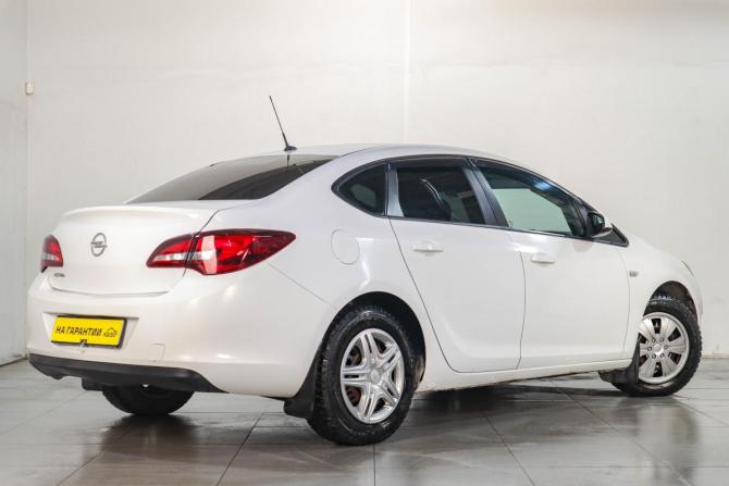 Opel Astra J Рестайлинг с пробегом 2012 года, цена 759 000 рублей, 207000 км, седан, Автокод Объявления