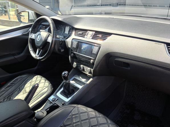 Skoda Octavia III (A7) Рестайлинг с пробегом 2017 года, цена 1 235 000 рублей, 215242 км, лифтбек, Автокод Объявления