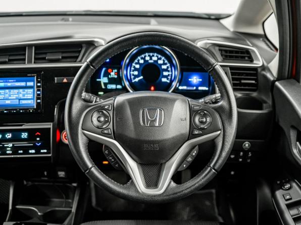 Honda Fit III Рестайлинг с пробегом 2018 года, цена 1 250 000 рублей, 85600 км, хэтчбек, Автокод Объявления