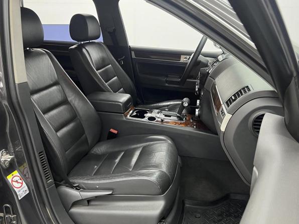 Volkswagen Touareg I Рестайлинг с пробегом 2007 года, цена 900 000 рублей, 243585 км, внедорожник, Автокод Объявления