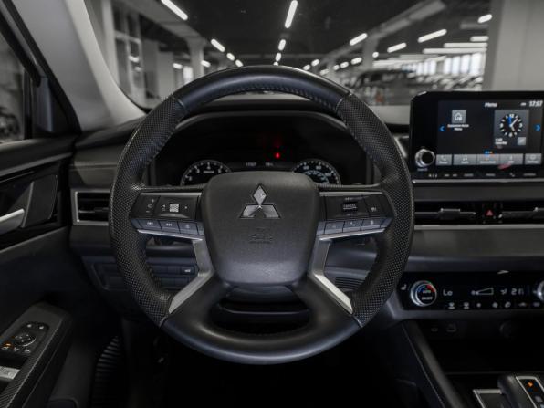 Mitsubishi Outlander IV с пробегом 2022 года, цена 4 050 000 рублей, 58520 км, внедорожник, Автокод Объявления