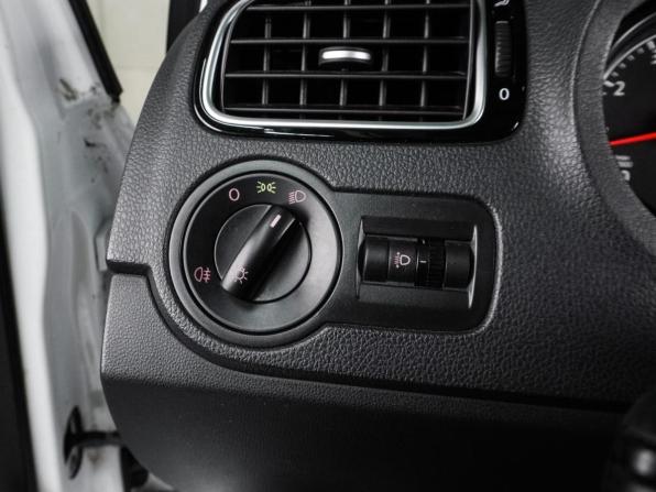 Volkswagen Polo V Рестайлинг с пробегом 2018 года, цена 1 119 000 рублей, 124054 км, седан, Автокод Объявления