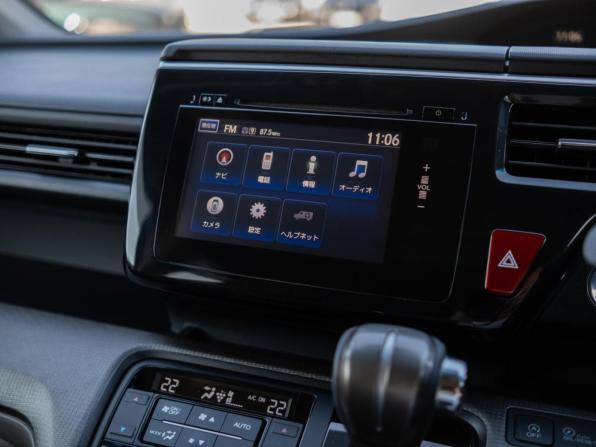 Honda Stepwgn V с пробегом 2015 года, цена 1 799 000 рублей, 176569 км, минивэн, Автокод Объявления
