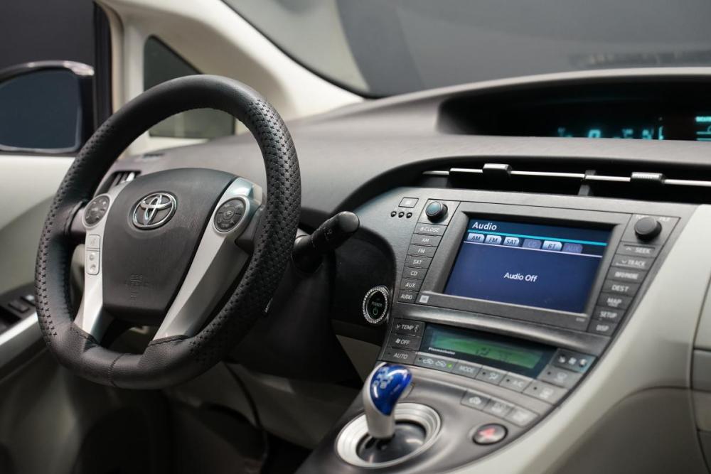 Toyota Prius III (XW30) Крым  - изображение 19