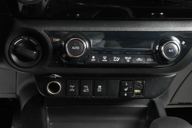 Toyota Hilux VIII с пробегом 2018 года, цена 2 749 000 рублей, 372000 км, offers.body_type.unknown, Автокод Объявления