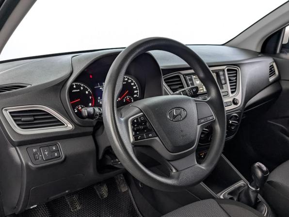 Hyundai Solaris II Рестайлинг с пробегом 2022 года, цена 1 610 000 рублей, 76766 км, седан, Автокод Объявления