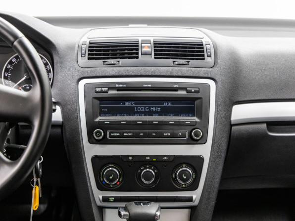 Skoda Octavia II (A5) Рестайлинг с пробегом 2009 года, цена 828 000 рублей, 167244 км, лифтбек, Автокод Объявления