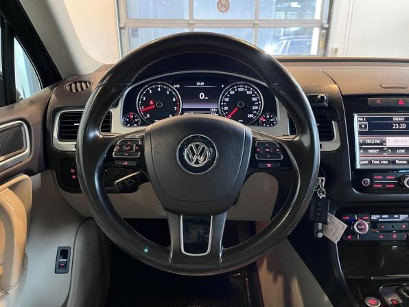 Volkswagen Touareg II Рестайлинг с пробегом 2014 года, цена 2 140 000 рублей, 270175 км, внедорожник, Автокод Объявления