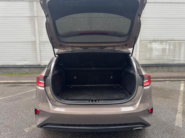 Kia Ceed III с пробегом 2019 года, цена 1 249 000 рублей, 204112 км, хэтчбек, Автокод Объявления