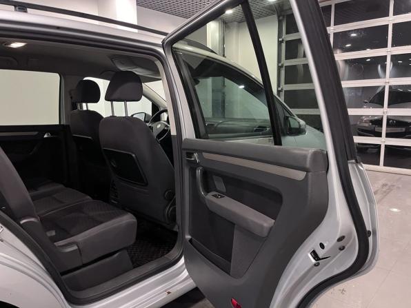 Volkswagen Touran I Рестайлинг с пробегом 2010 года, цена 584 000 рублей, 254263 км, компактвэн, Автокод Объявления