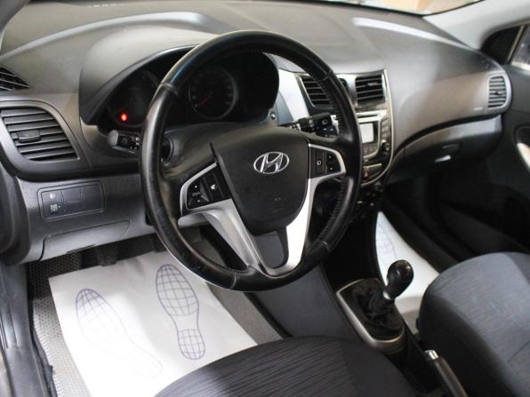 Hyundai Solaris I Рестайлинг с пробегом 2015 года, цена 681 600 рублей, 93000 км, хэтчбек, Автокод Объявления