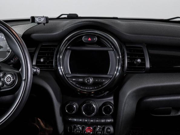 Mini Hatch III (F55/F56) Рестайлинг с пробегом 2018 года, цена 1 850 000 рублей, 64292 км, хэтчбек, Автокод Объявления
