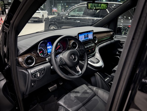 Mercedes-Benz V-Класс III (W447) Рестайлинг с пробегом 2023 года, цена 15 600 000 рублей, 34 км, минивэн, Автокод Объявления