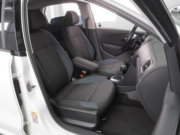 Volkswagen Polo V Рестайлинг с пробегом 2019 года, цена 1 429 000 рублей, 132924 км, седан, Автокод Объявления