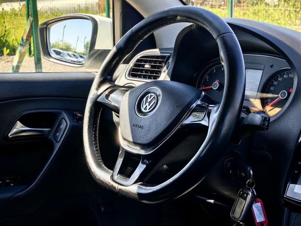 Volkswagen Polo V Рестайлинг с пробегом 2016 года, цена 1 029 000 рублей, 96000 км, седан, Автокод Объявления