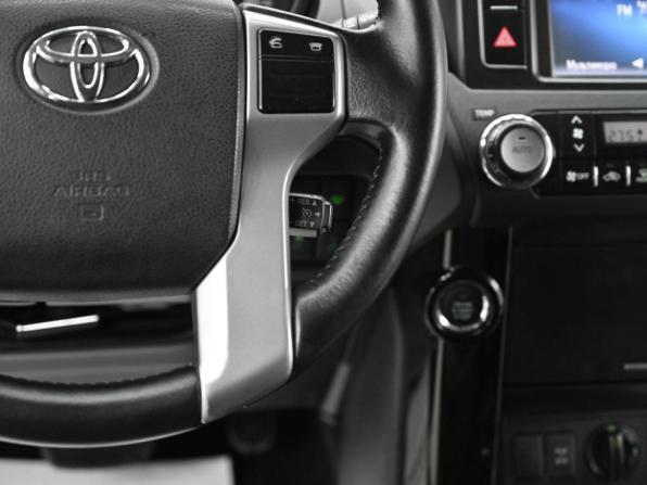 Toyota Land Cruiser Prado 150 Series Рестайлинг 1 с пробегом 2017 года, цена 2 659 000 рублей, 91286 км, внедорожник, Автокод Объявления