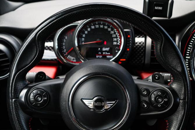 Mini Hatch III (F55/F56) с пробегом 2016 года, цена 2 399 000 рублей, 57120 км, хэтчбек, Автокод Объявления
