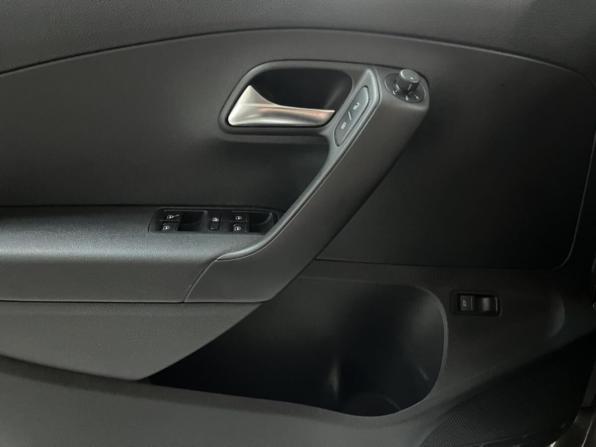 Volkswagen Polo V Рестайлинг с пробегом 2017 года, цена 995 000 рублей, 115678 км, седан, Автокод Объявления