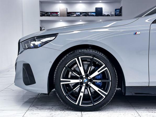 BMW 5 серии VIII (G60/G61/G68) с пробегом 2025 года, цена 7 900 000 рублей, 4097 км, седан, Автокод Объявления