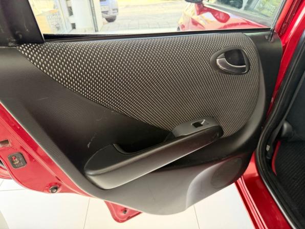 Honda Fit I с пробегом 2002 года, цена 365 000 рублей, 300731 км, хэтчбек, Автокод Объявления