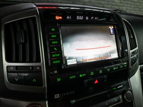 Toyota Land Cruiser 200 Series Рестайлинг 1 с пробегом 2015 года, цена 4 050 000 рублей, 293406 км, внедорожник, Автокод Объявления