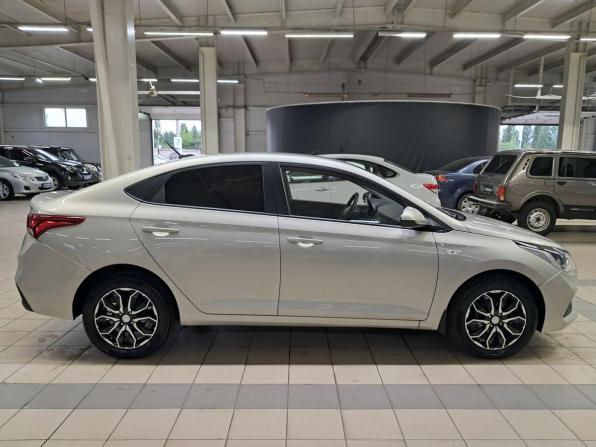Hyundai Solaris II с пробегом 2019 года, цена 1 330 000 рублей, 118400 км, седан, Автокод Объявления