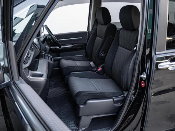 Honda Stepwgn V с пробегом 2016 года, цена 1 750 000 рублей, 155361 км, минивэн, Автокод Объявления