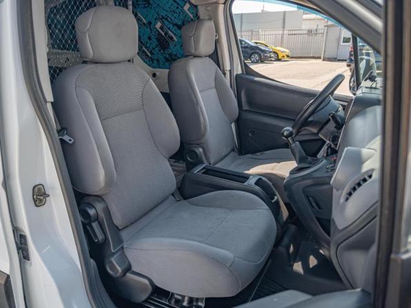 Peugeot Partner II с пробегом 2011 года, цена 565 000 рублей, 215205 км, фургон, Автокод Объявления